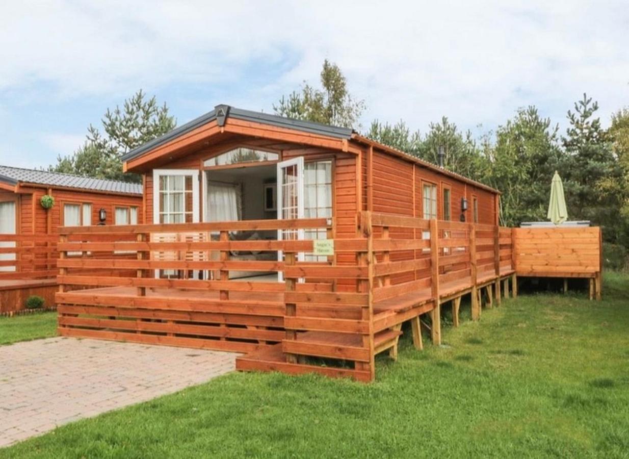Angie'S Haven, Superb 2 Bedroom Lodge With Hot Tub - Sleeps 6 - Felmoor Park Morpeth Eksteriør bilde