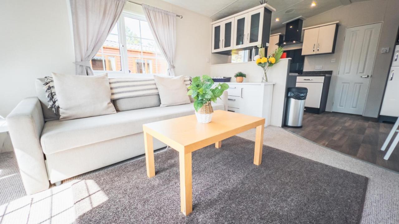 Angie'S Haven, Superb 2 Bedroom Lodge With Hot Tub - Sleeps 6 - Felmoor Park Morpeth Eksteriør bilde