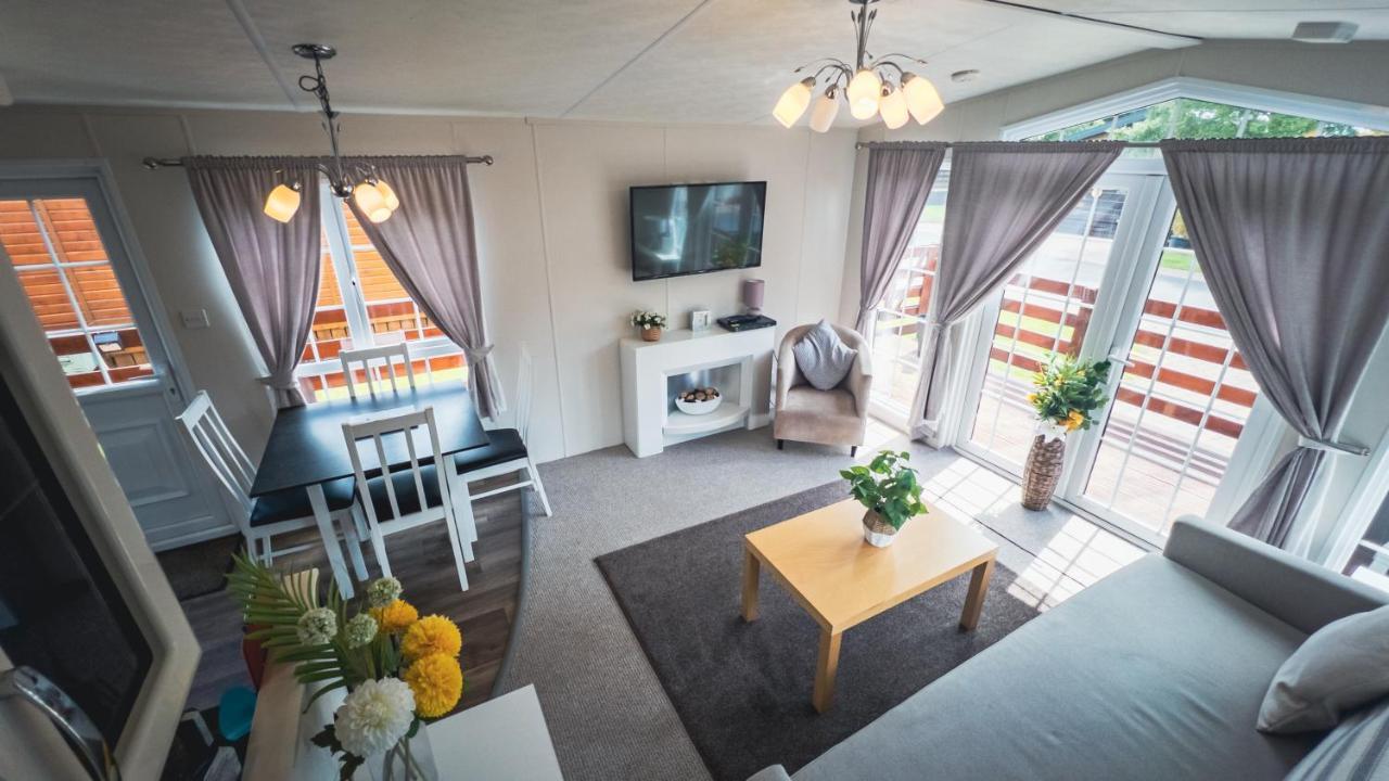 Angie'S Haven, Superb 2 Bedroom Lodge With Hot Tub - Sleeps 6 - Felmoor Park Morpeth Eksteriør bilde