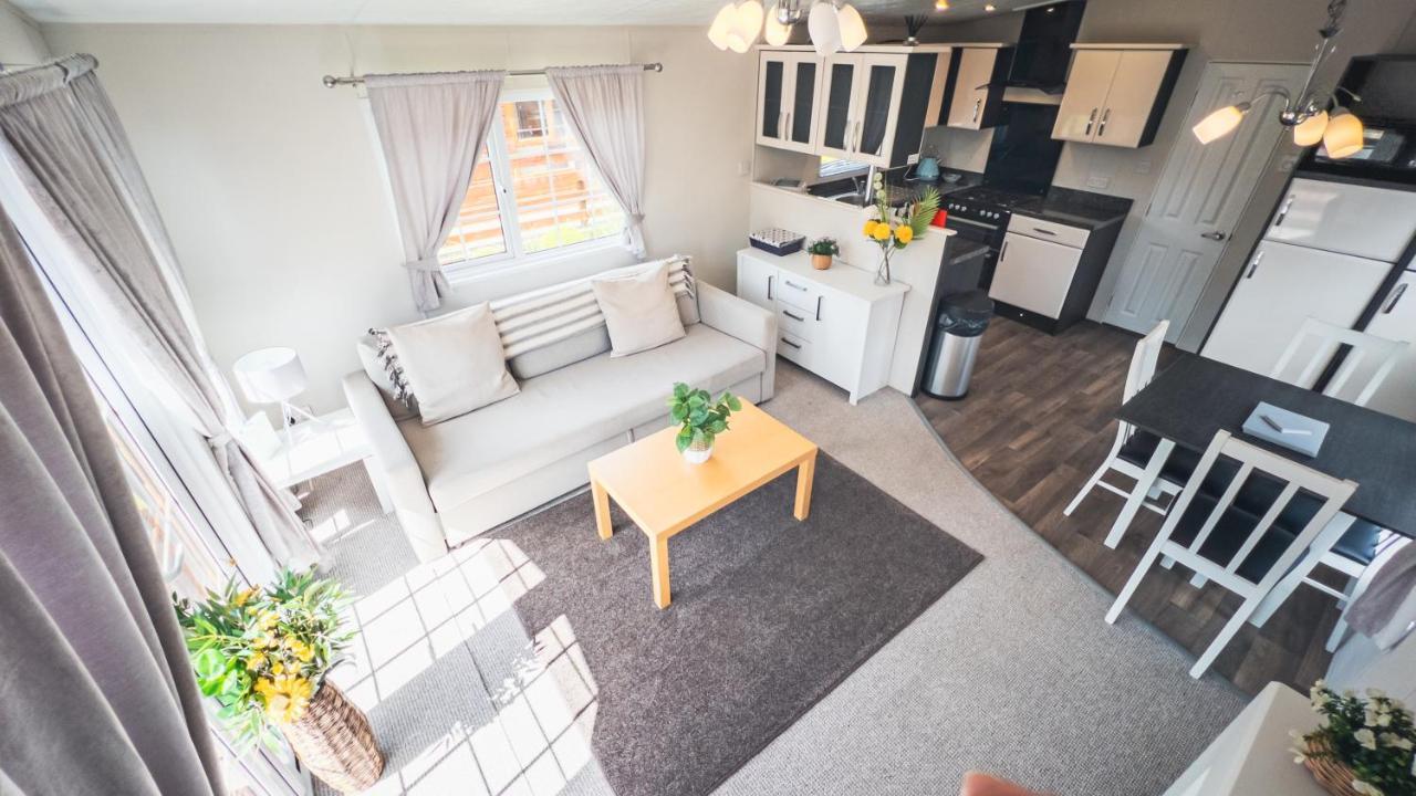 Angie'S Haven, Superb 2 Bedroom Lodge With Hot Tub - Sleeps 6 - Felmoor Park Morpeth Eksteriør bilde