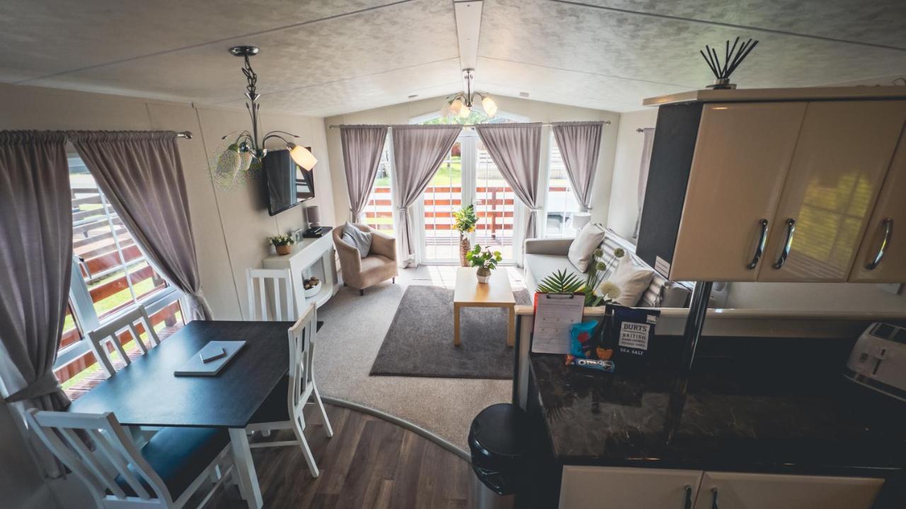Angie'S Haven, Superb 2 Bedroom Lodge With Hot Tub - Sleeps 6 - Felmoor Park Morpeth Eksteriør bilde