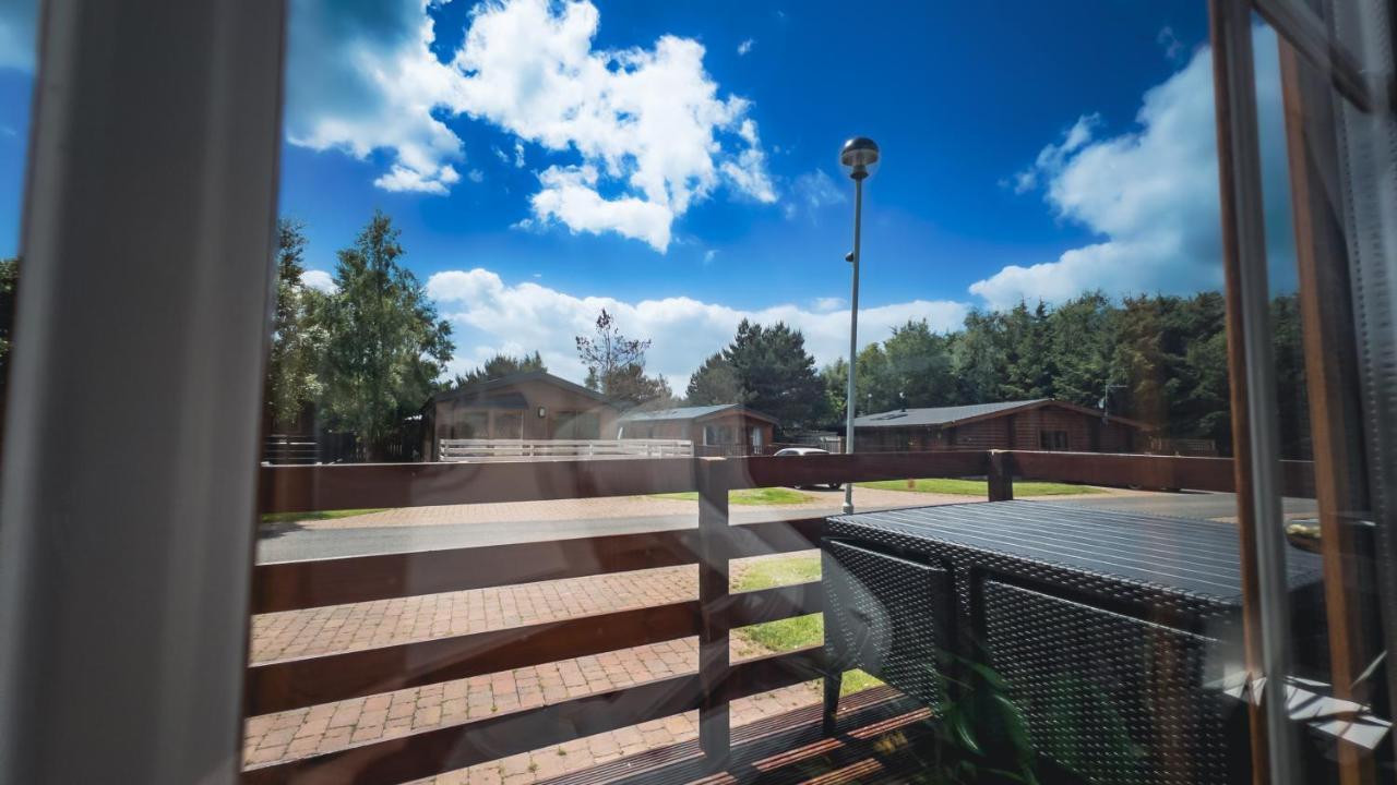 Angie'S Haven, Superb 2 Bedroom Lodge With Hot Tub - Sleeps 6 - Felmoor Park Morpeth Eksteriør bilde